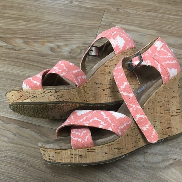 Toms wedge coral heels *size 7.5 * - Picture 4 of 4